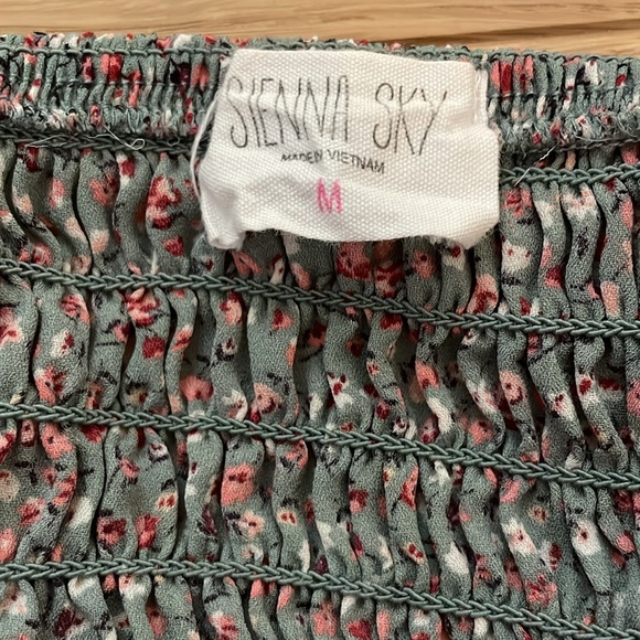 Sienna Sky Long Sleeved Crop - Picture 3 of 4